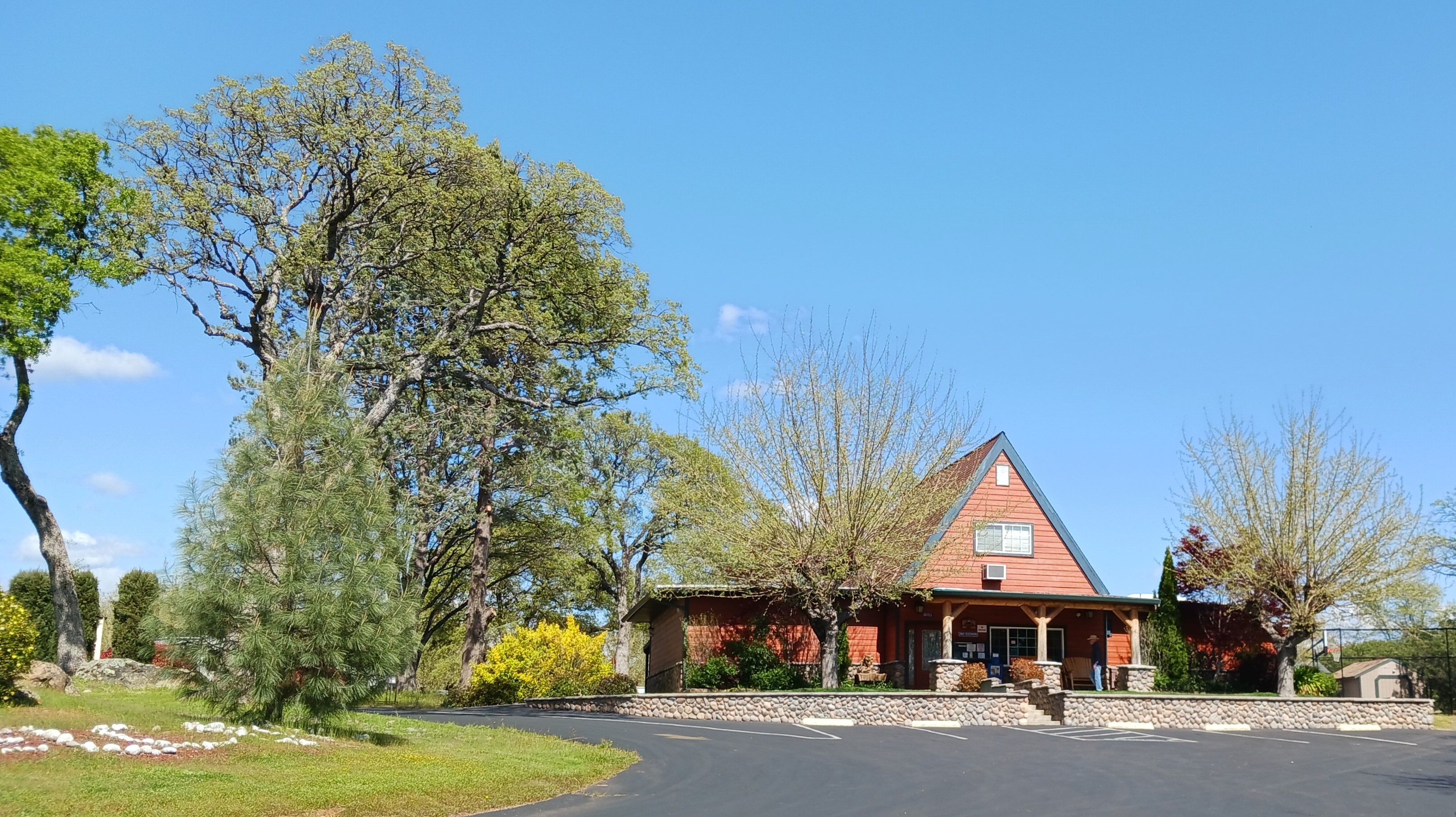 Auburn Gold Country RV Park showing RV sites with full hookups