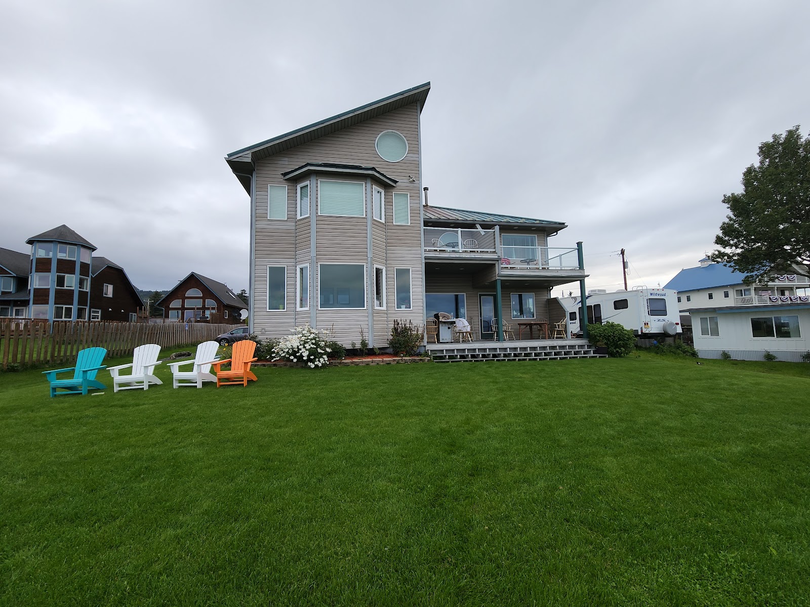 Driftwood Inn RV Park in Homer with beach and bay access