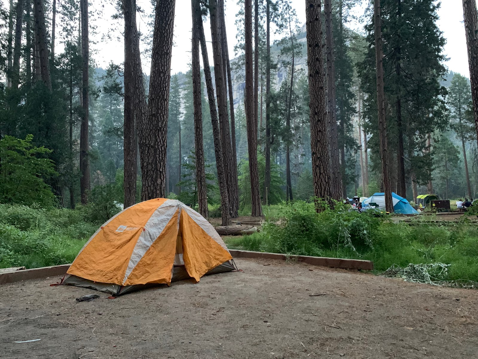 Terrain de camping North Pines près du lac Mirror