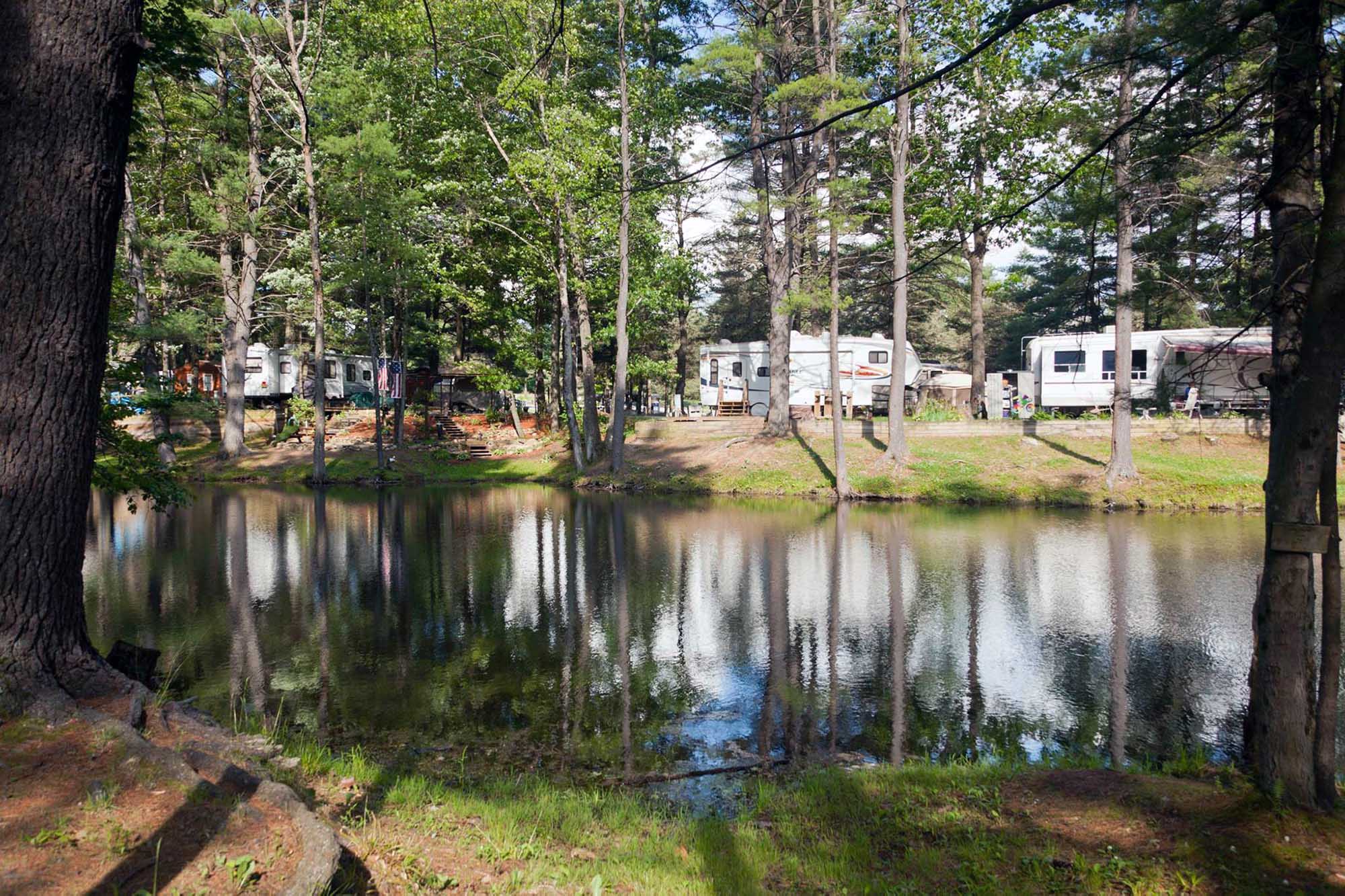 Sun Retreats Adirondack Gateway resort with full hookup RV sites and pool