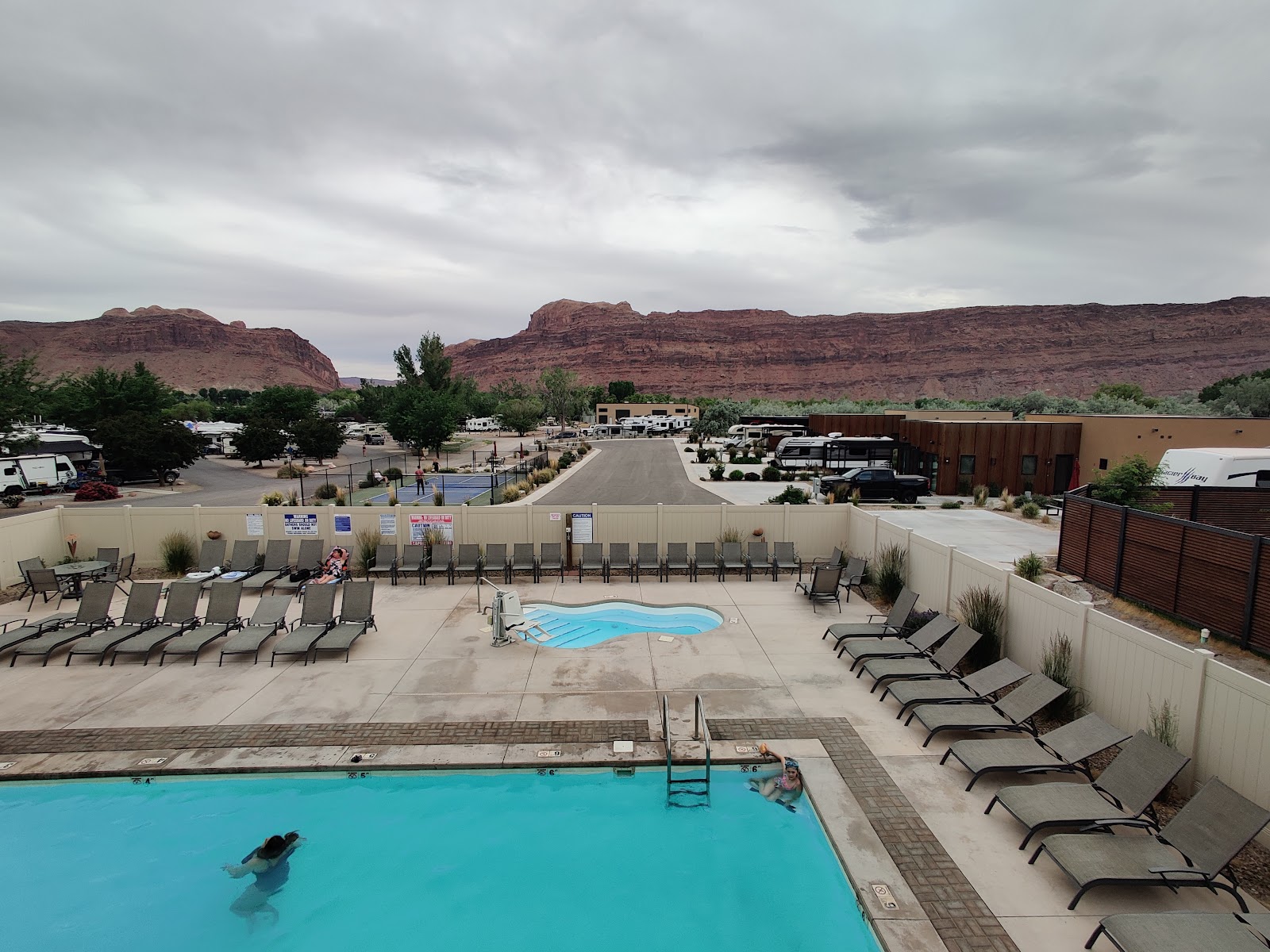 Portal RV Resort zone de plage sur la rive avec sites VR