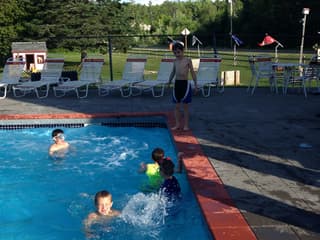 Resort VR KOA Holiday Bangor avec commodités modernes