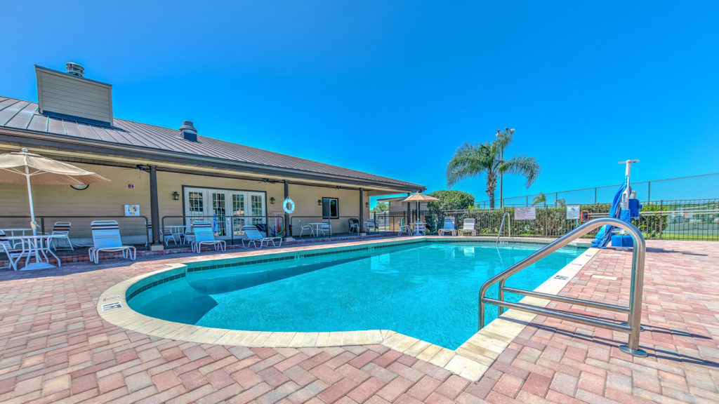 Majestic Oaks RV Resort avec emplacements ombragés et commodités