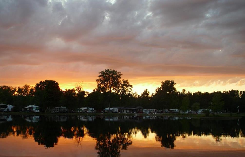 Station de villégiature VR Niagara Hartland avec emplacements passage direct 50 ampères