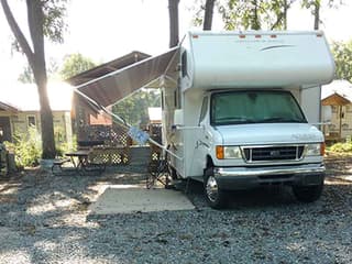 Grand terrain de camping VR avec terrain varié au terrain de camping Ela