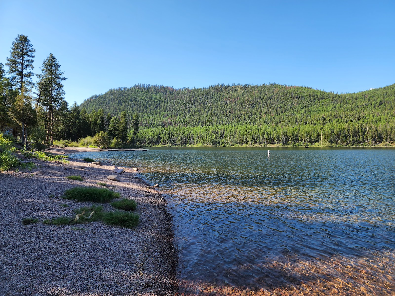 Paysage du lac montagneux de Salmon Lake State Park