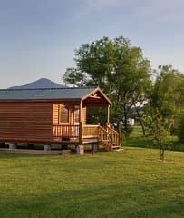 Station ouverte toute l'année avec installations modernes au Cove Creek