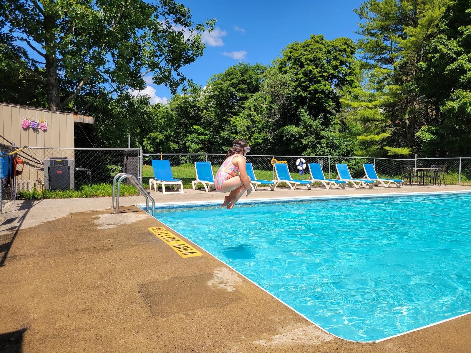 KOA Holiday Parry Sound avec emplacements passage direct 50 ampères