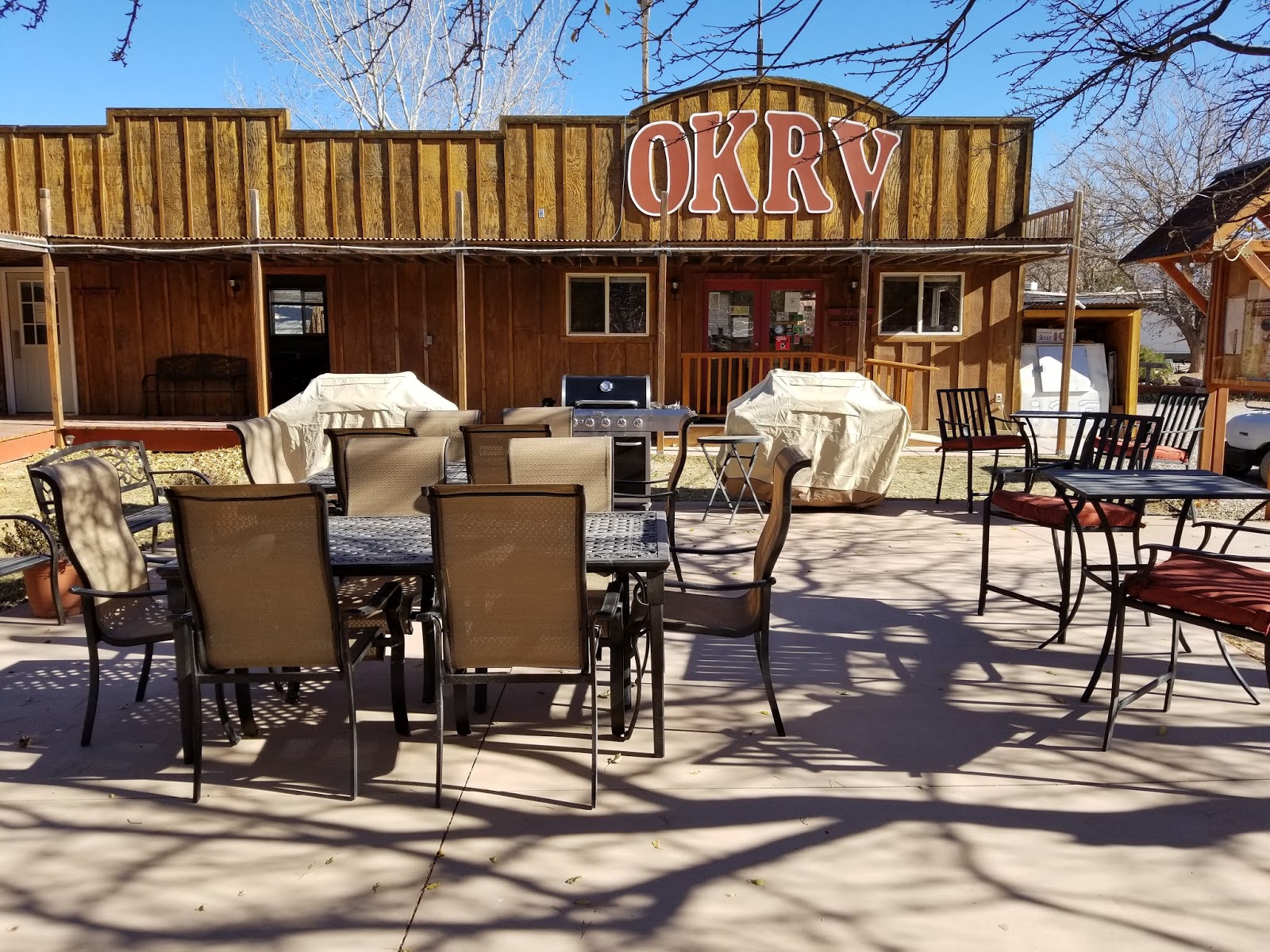 Moab RV & Glamping Resort avec vues de vallée de montagne et sites VR