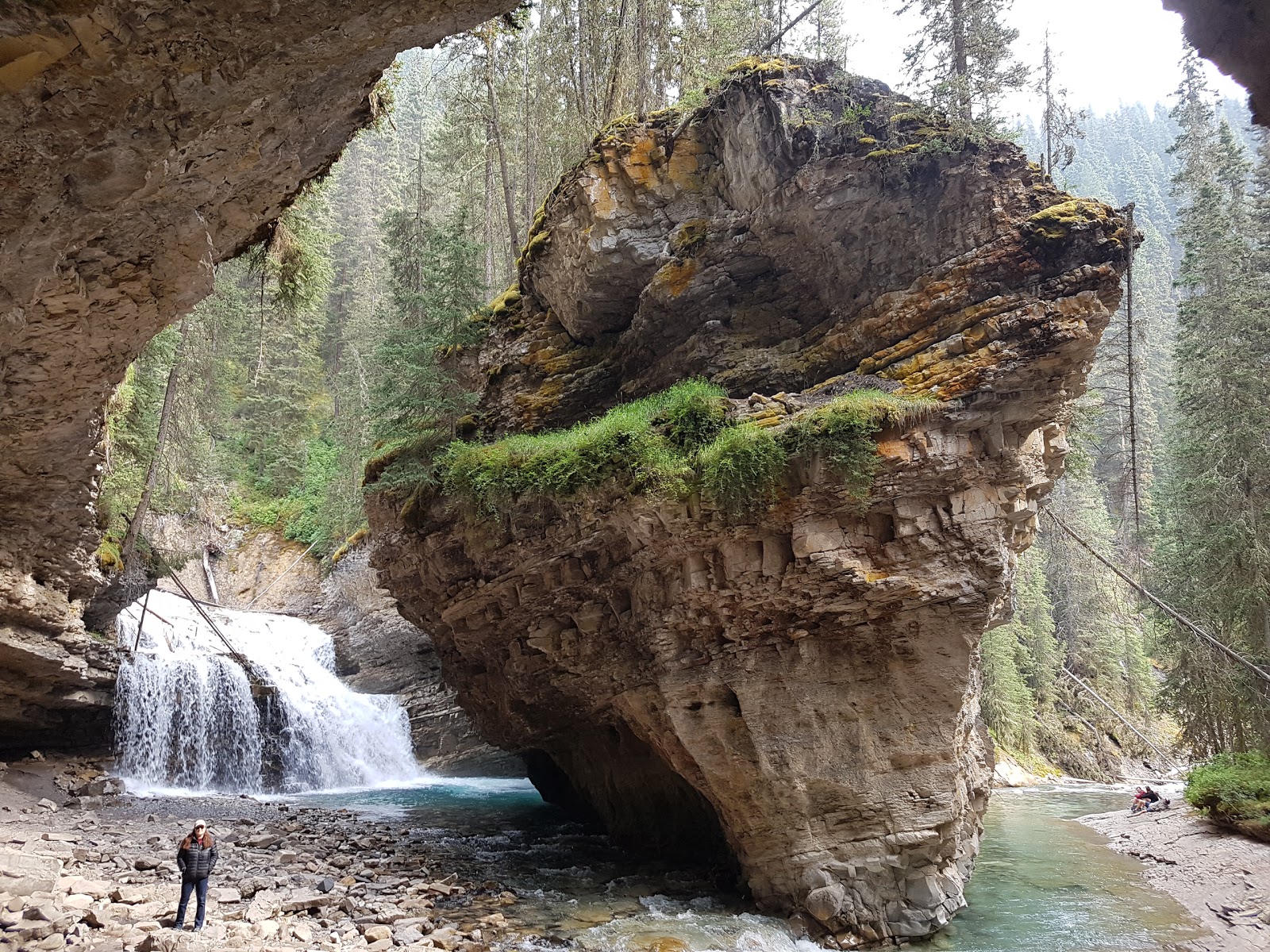 Terrain de camping Johnston Canyon près des sentiers de randonnée