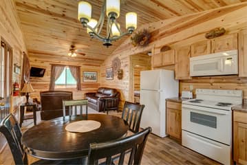 Rushmore Shadows Resort grounds