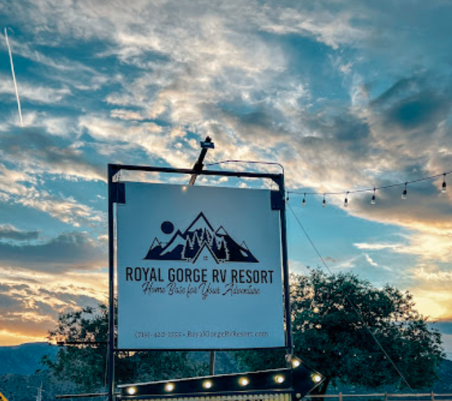 Farmhouse RV Resort premium sites and facilities