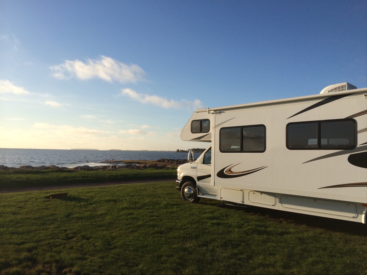 Terrain camping Crystal Beach en bord de mer avec emplacements VR