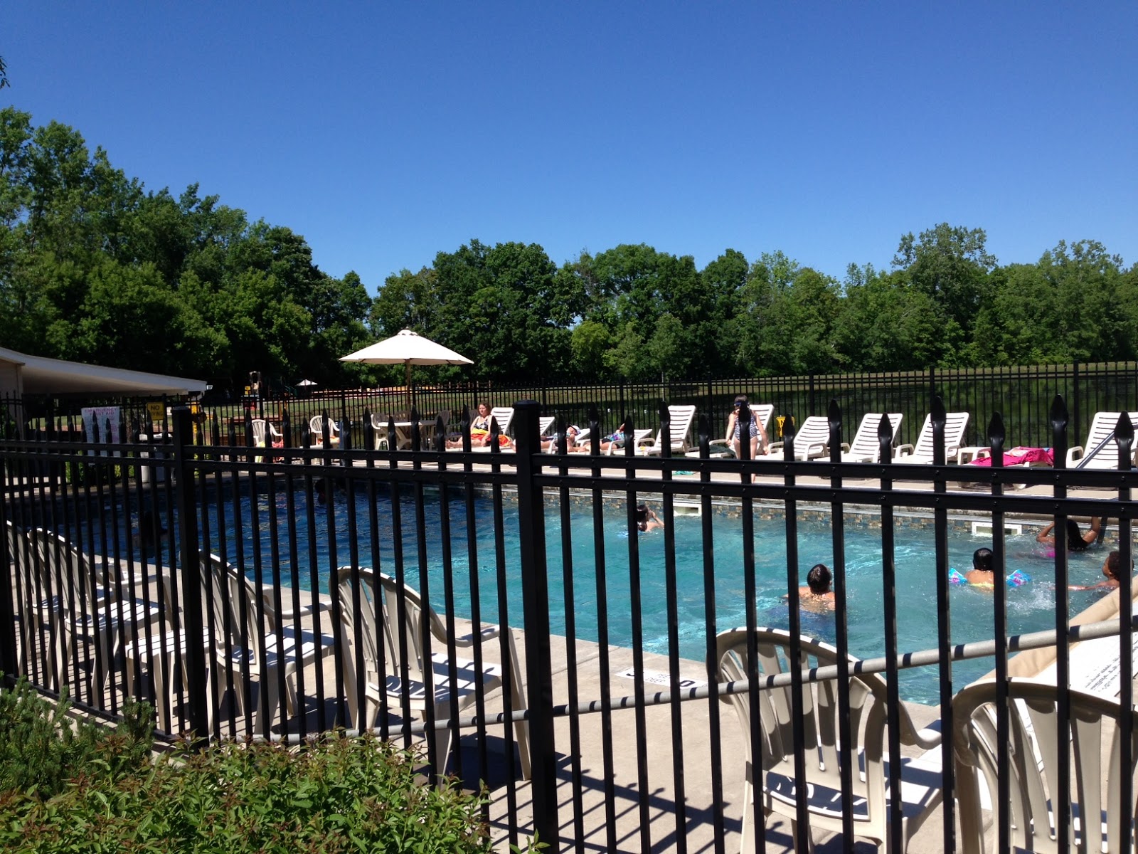 KOA Medina Wildwood Lake avec emplacements 50 ampères en bordure de lac