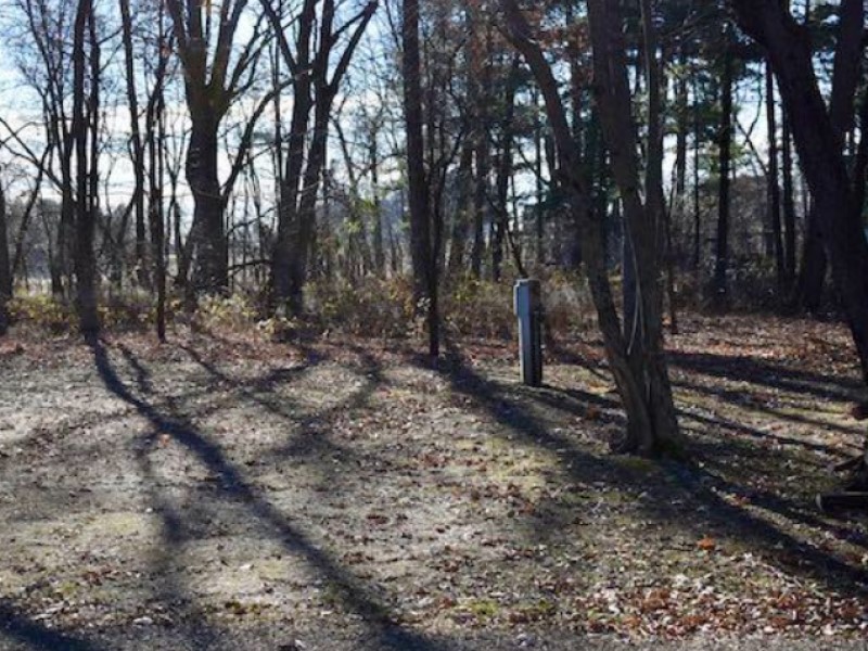 Hickory Hills Campground lake and facilities