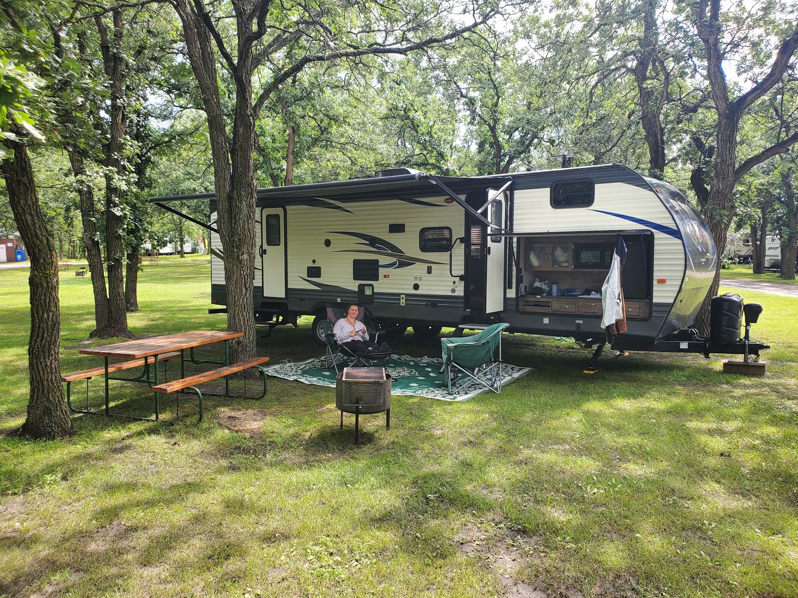Parc VR avec services complets Keeshkeemaquah avec piscine