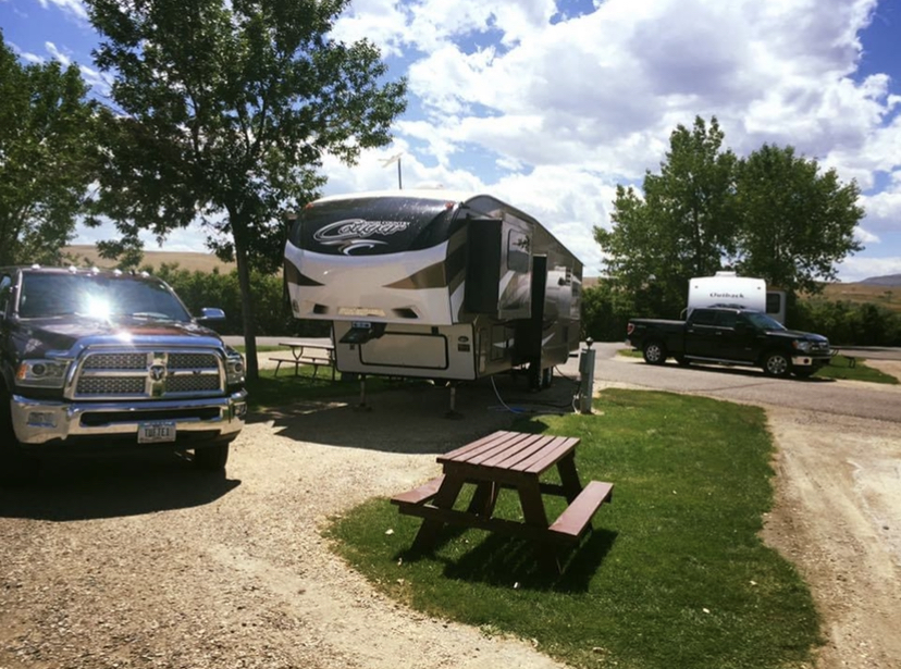Absaroka Bay RV Park on Buffalo Bill Reservoir
