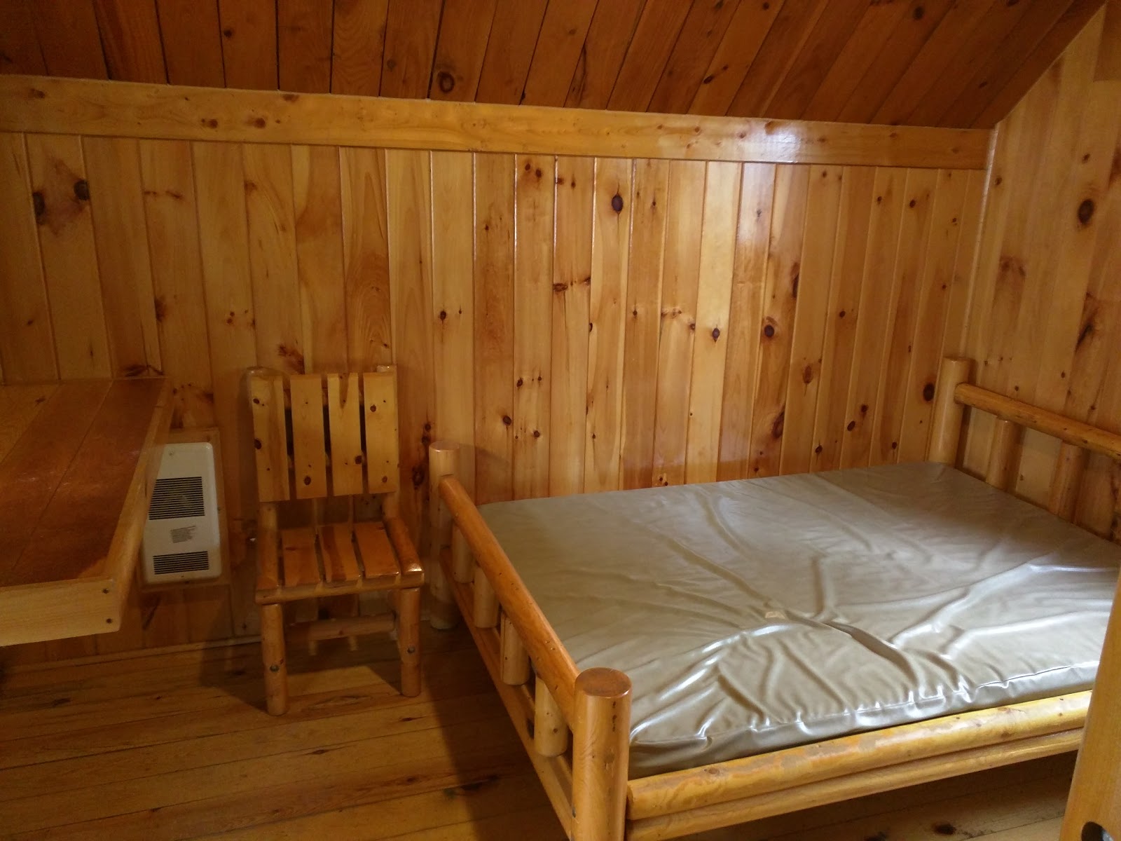 Parc VR Barrie KOA Holiday avec branchements complets et emplacements passage direct