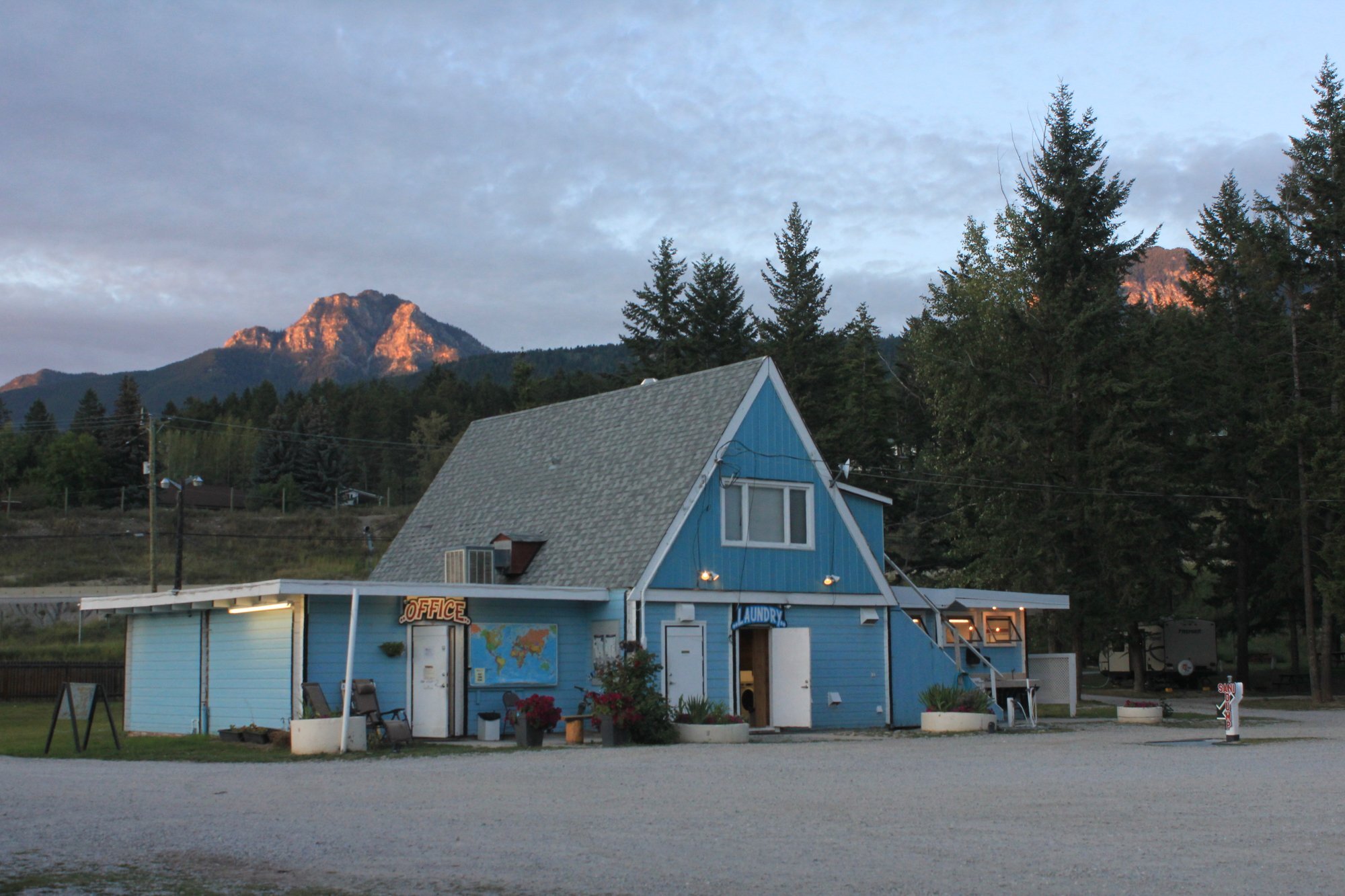 Whispering Spruce RV Park à Golden C.-B.