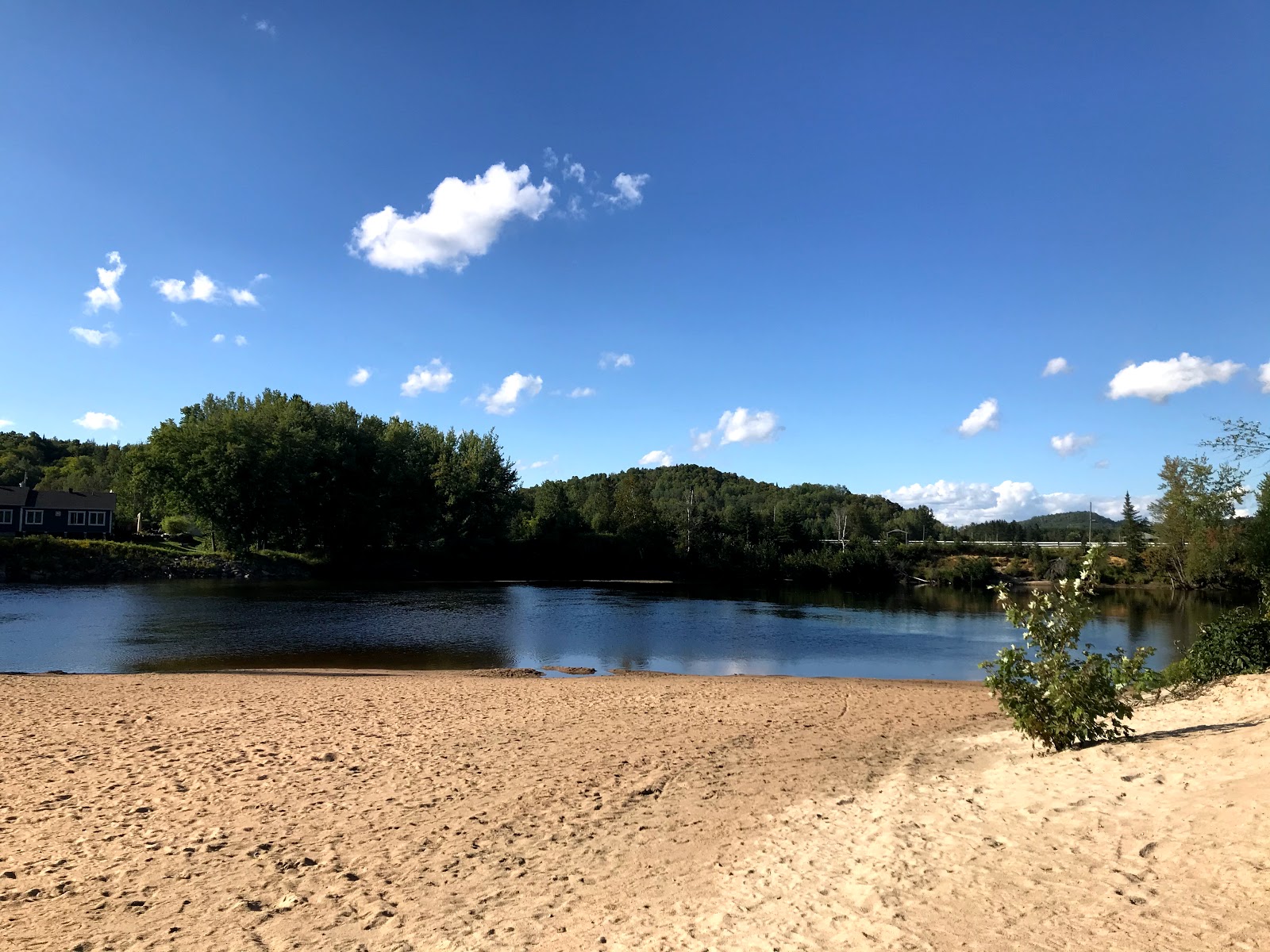 Camping La Montagne Dargent with beach and pool