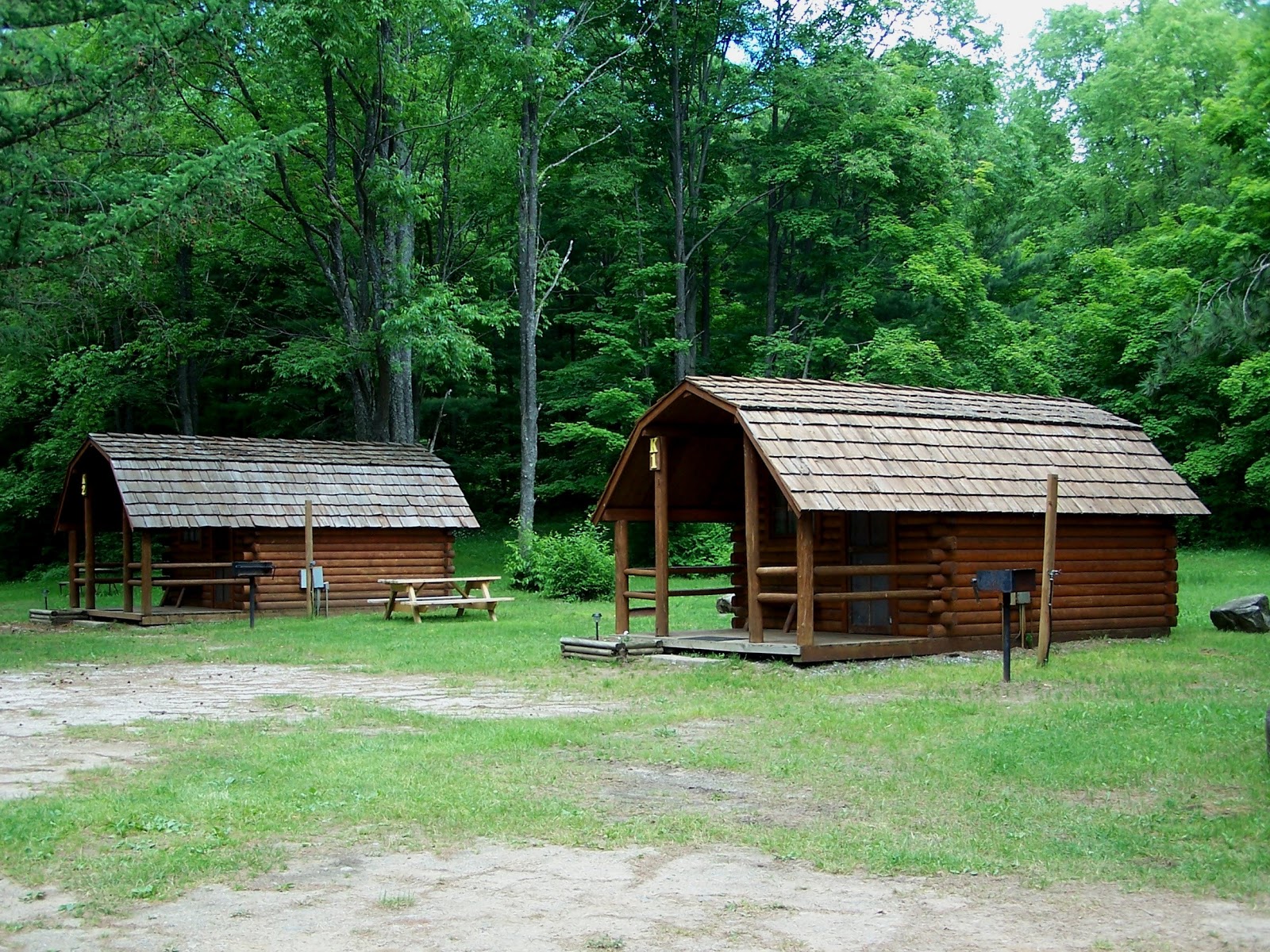 Emplacements VR spacieux du Natural Bridge Watertown KOA