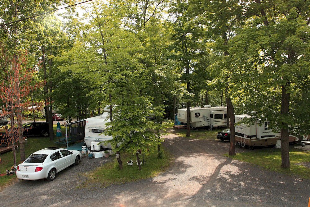 Emplacements VR avec branchements complets de Motel Et Camping Etchemin