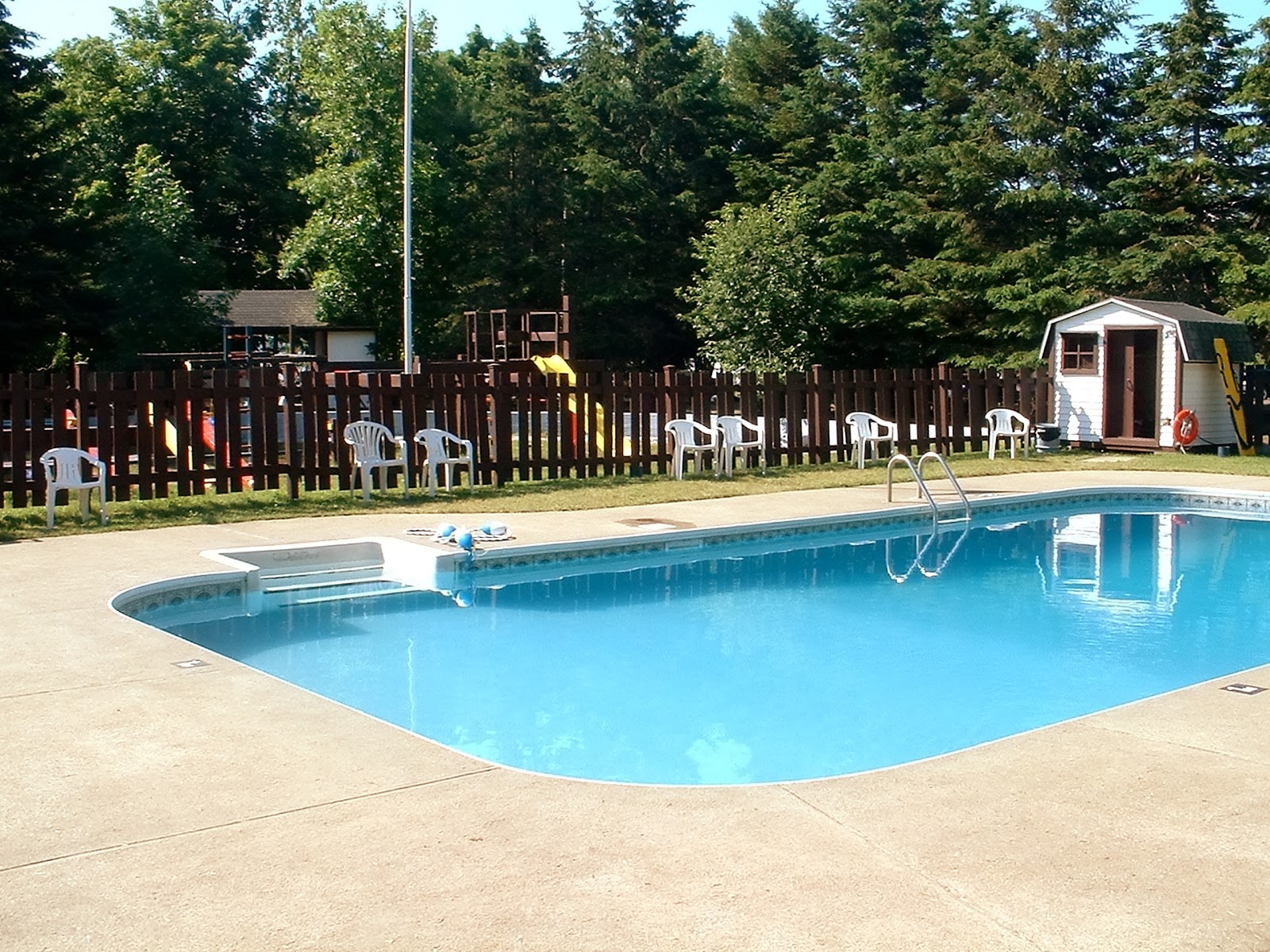Emplacement insulaire de Camping Ile Dorleans avec vues sur la rivière